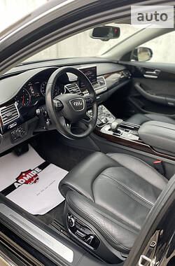 Седан Audi A8 2012 в Черновцах