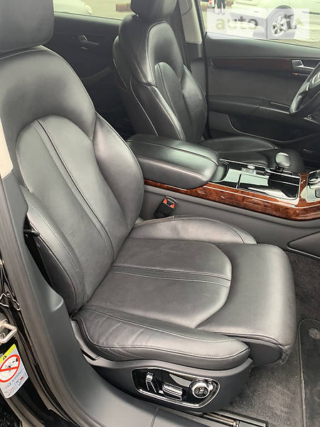 Седан Audi A8 2012 в Киеве