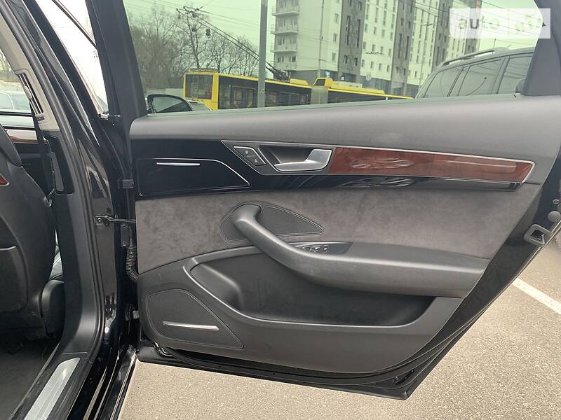 Седан Audi A8 2012 в Киеве