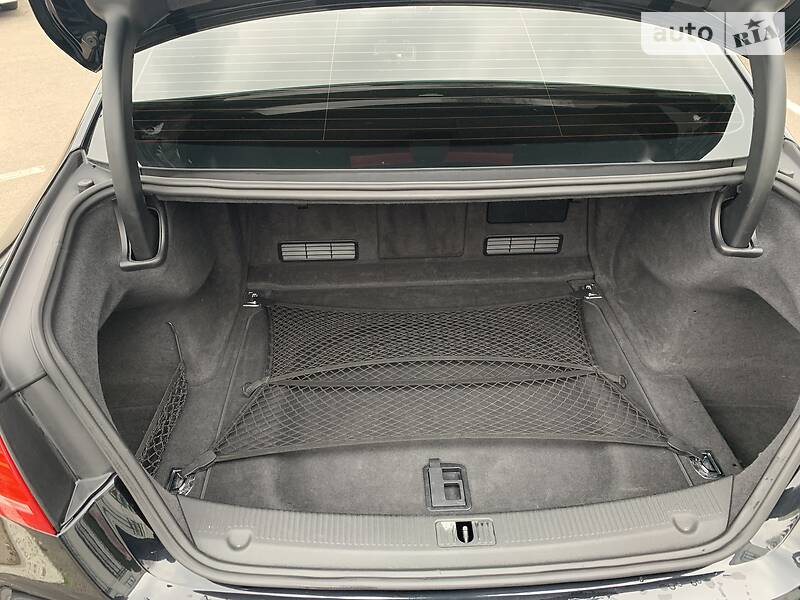 Седан Audi A8 2012 в Киеве