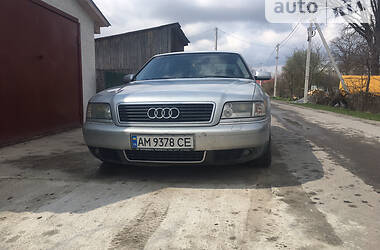 Седан Audi A8 2001 в Звягеле