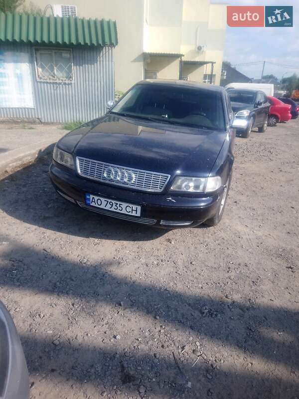 Седан Audi A8 1997 в Тячеві