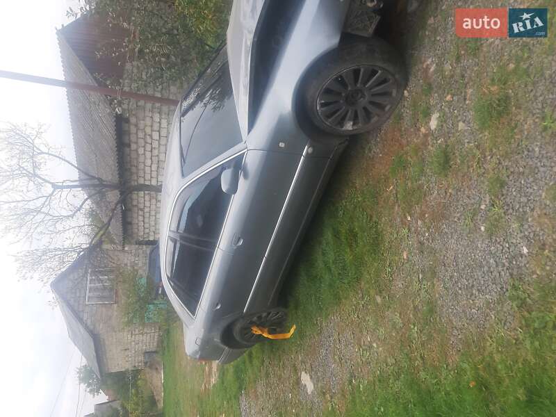 Седан Audi A8 1997 в Мукачево