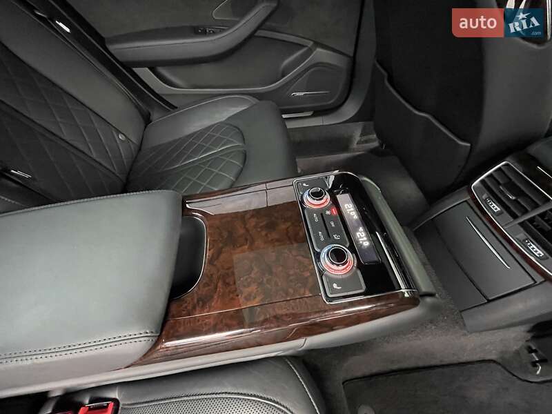 Седан Audi A8 2016 в Києві