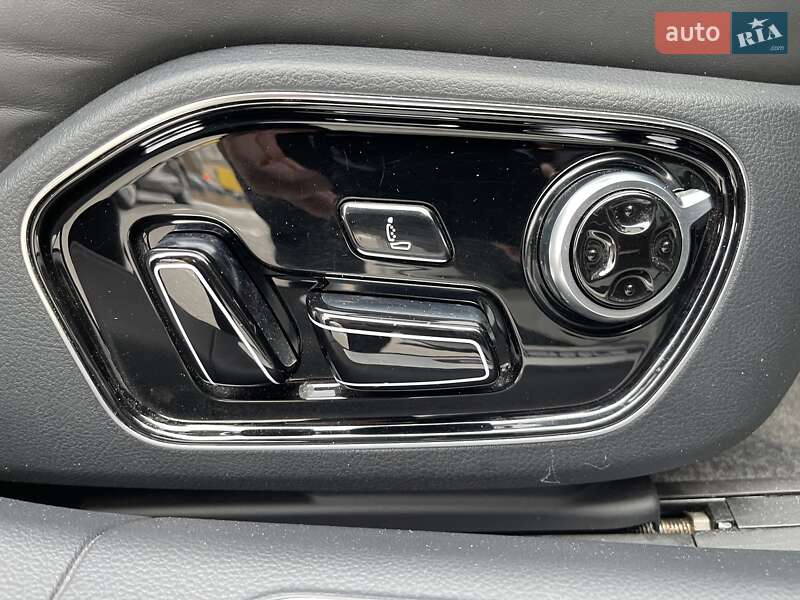 Седан Audi A8 2016 в Києві