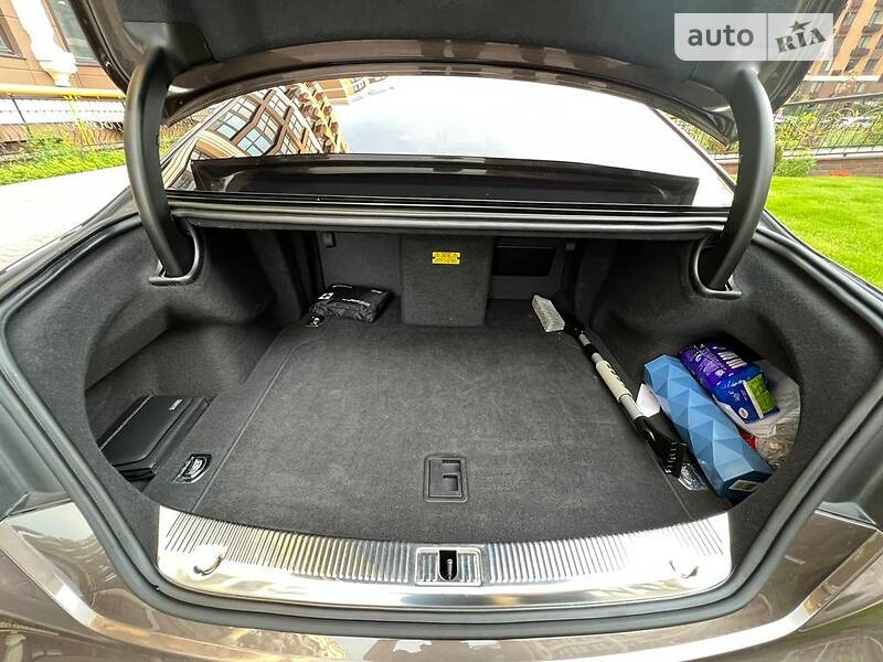 Седан Audi A8 2014 в Києві