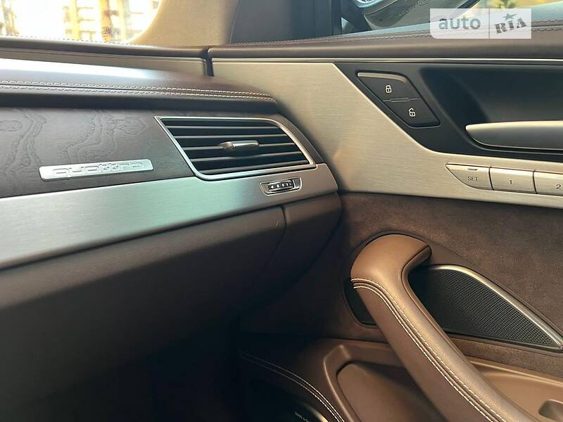 Седан Audi A8 2014 в Києві