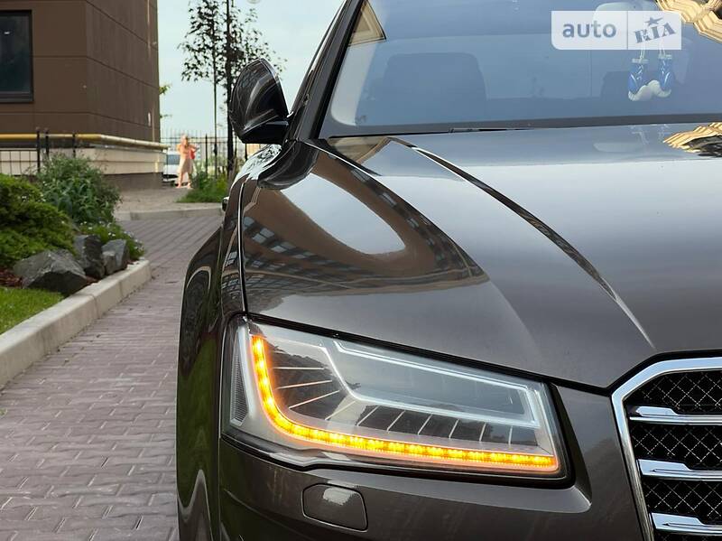 Седан Audi A8 2014 в Києві