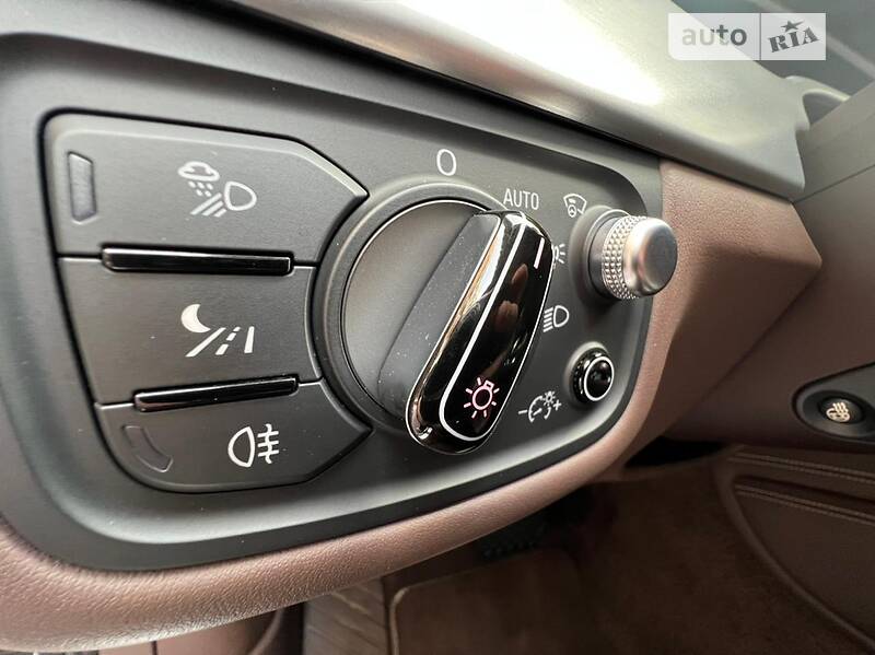 Седан Audi A8 2014 в Києві