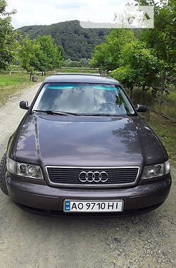 Седан Audi A8 1995 в Ужгороді