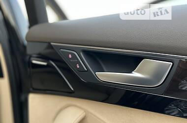 Седан Audi A8 2012 в 
