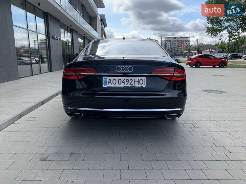 Седан Audi A8 2015 в Ужгороде