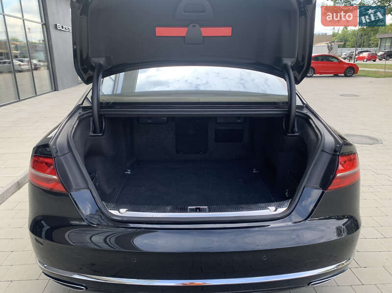 Седан Audi A8 2015 в Ужгороде