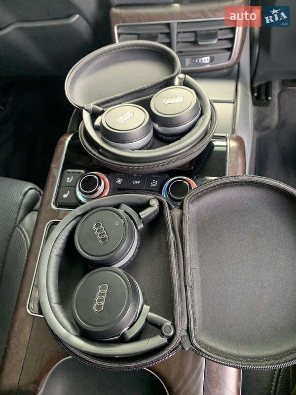 Седан Audi A8 2015 в Ужгороде