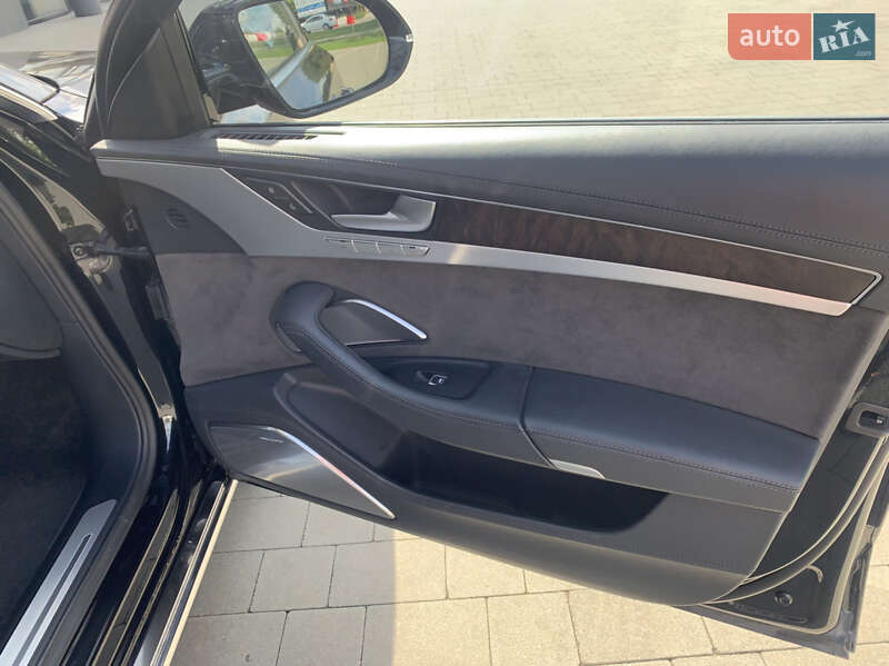 Седан Audi A8 2015 в Ужгороде