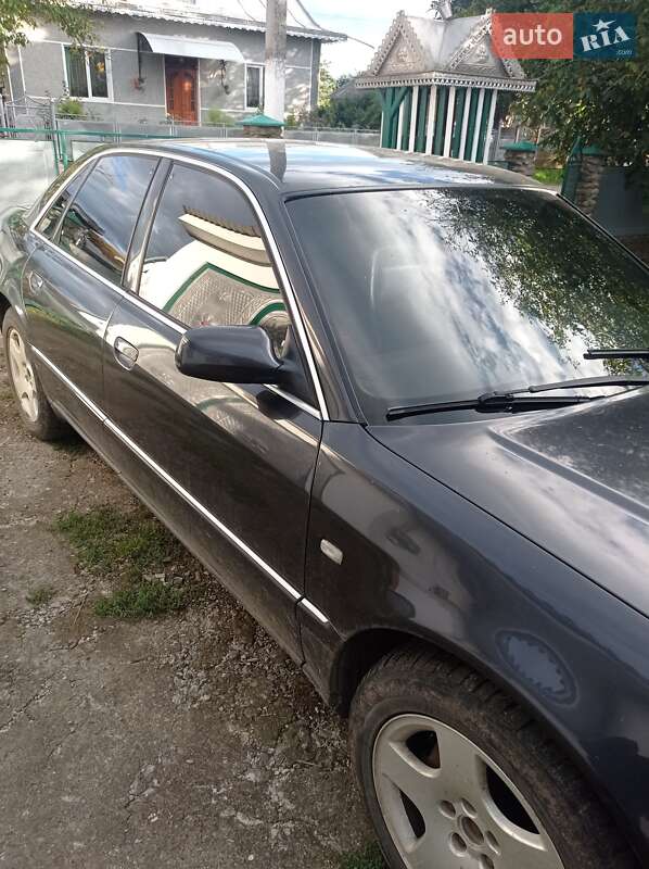 Седан Audi A8 2000 в Снятине