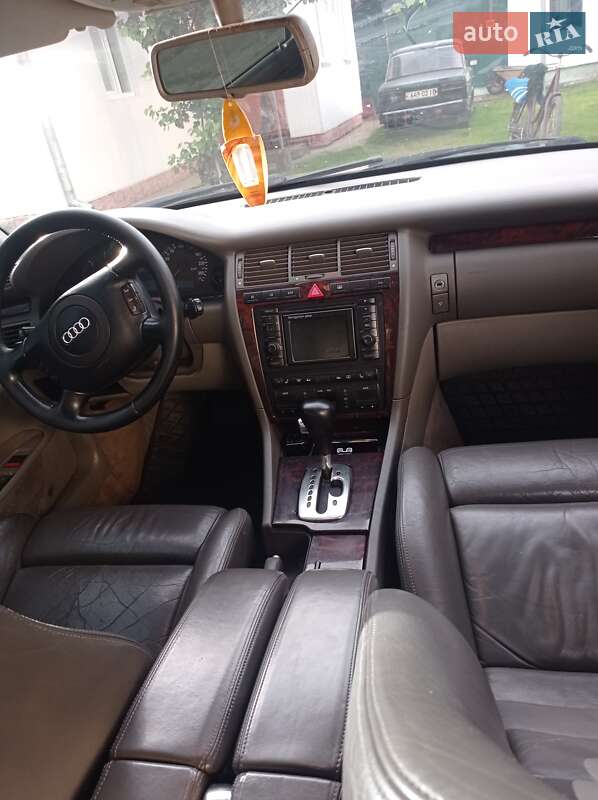 Седан Audi A8 2000 в Снятине
