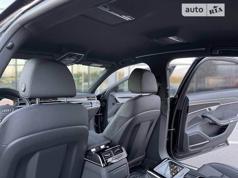 Седан Audi A8 2021 в Киеве