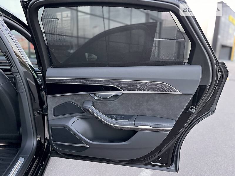 Седан Audi A8 2021 в Киеве