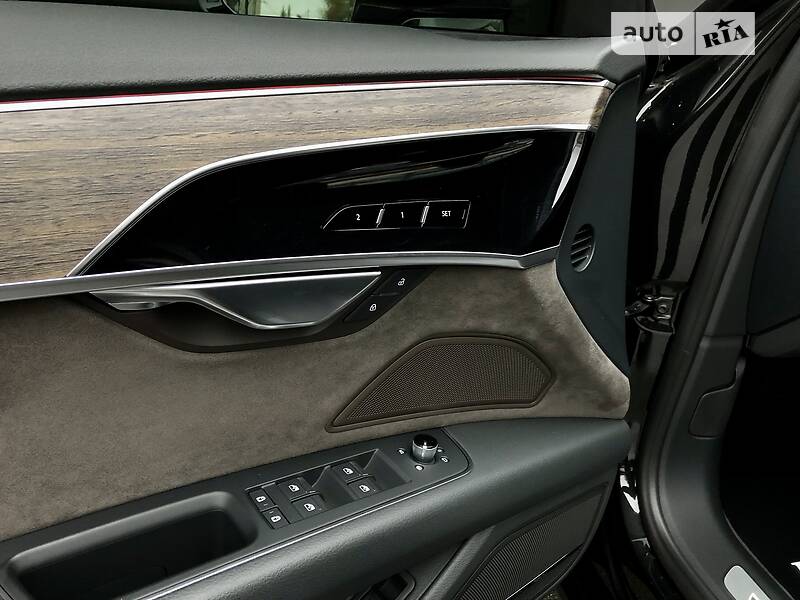 Седан Audi A8 2018 в Києві