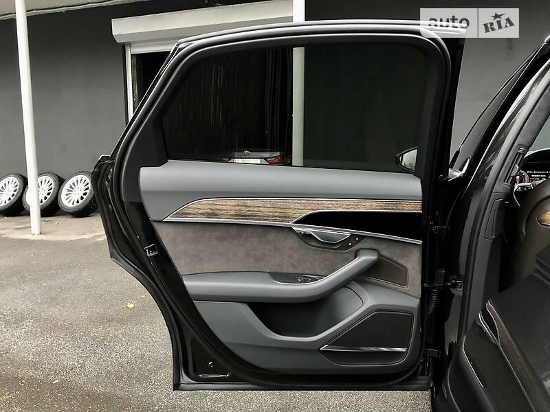 Седан Audi A8 2018 в Києві