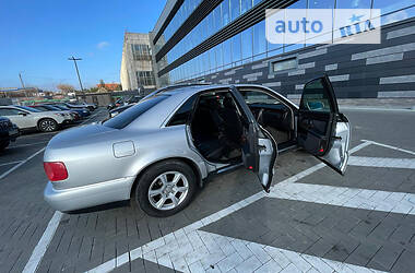 Седан Audi A8 2001 в 