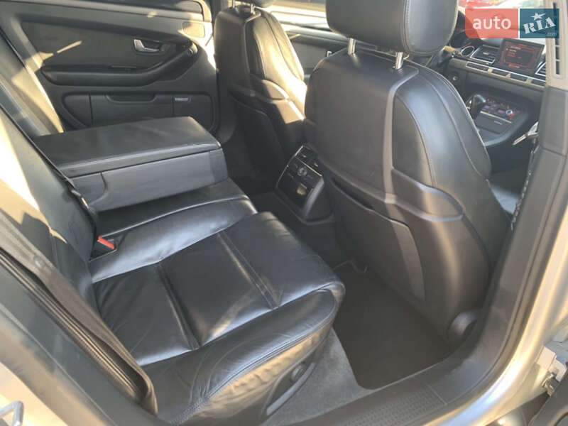 Седан Audi A8 2005 в Черновцах
