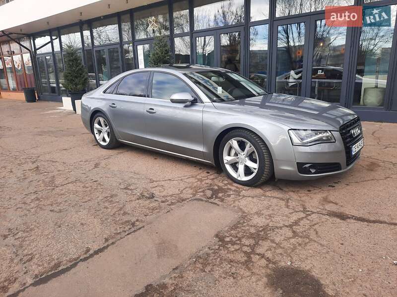 Седан Audi A8 2011 в Черновцах