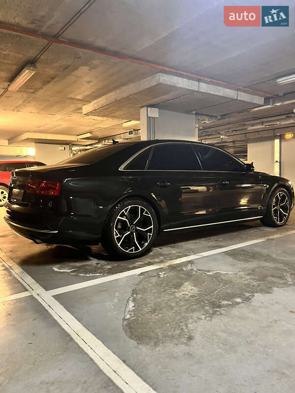 Седан Audi A8 2012 в Києві