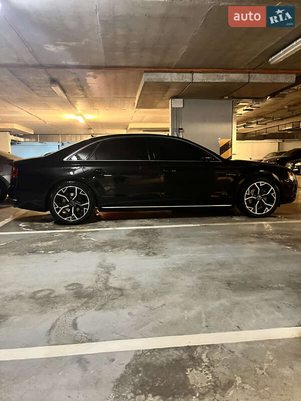 Седан Audi A8 2012 в Киеве