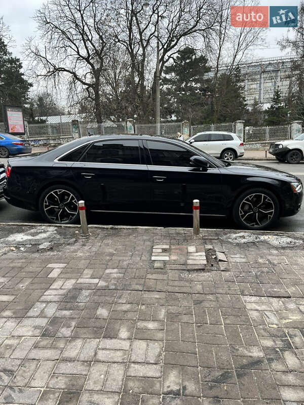 Седан Audi A8 2012 в Киеве