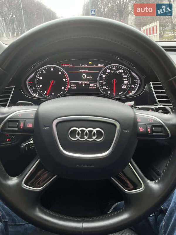 Седан Audi A8 2012 в Києві
