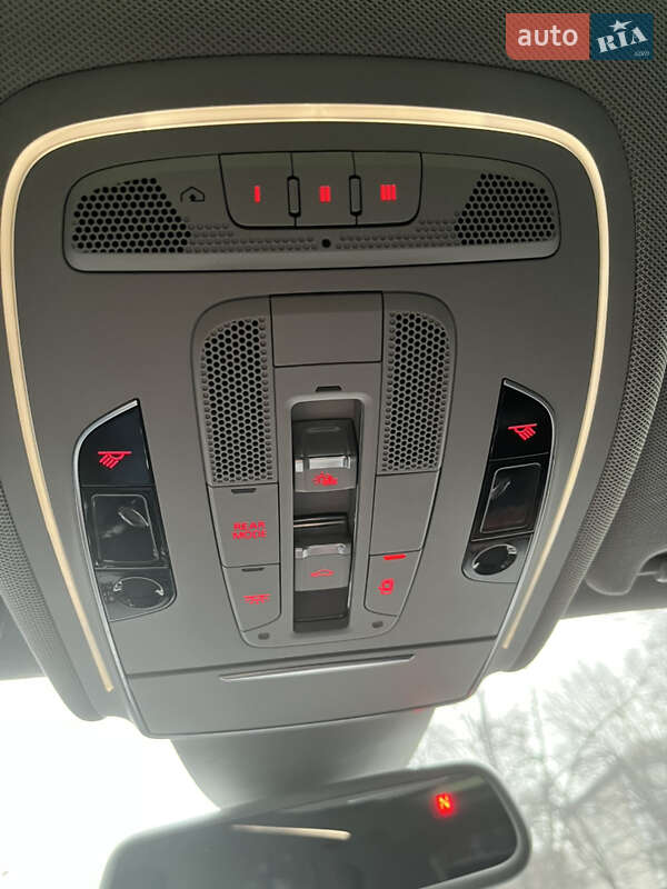 Седан Audi A8 2012 в Киеве