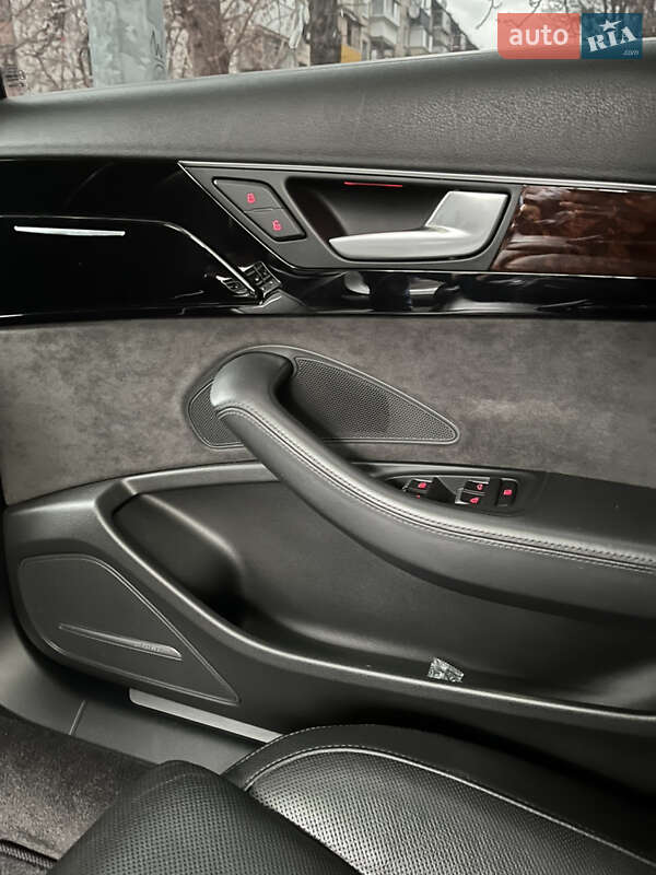 Седан Audi A8 2012 в Киеве