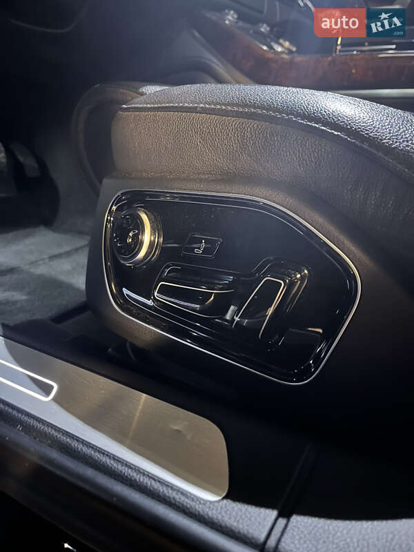 Седан Audi A8 2012 в Києві