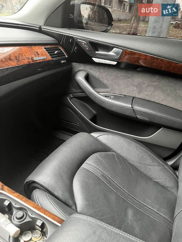 Седан Audi A8 2012 в Киеве