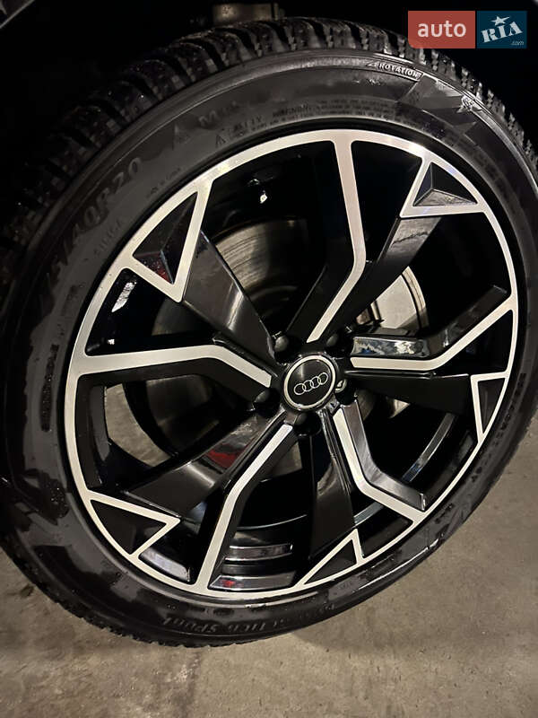 Седан Audi A8 2012 в Києві