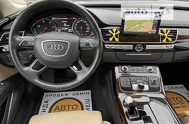 Седан Audi A8 2012 в Ужгороді