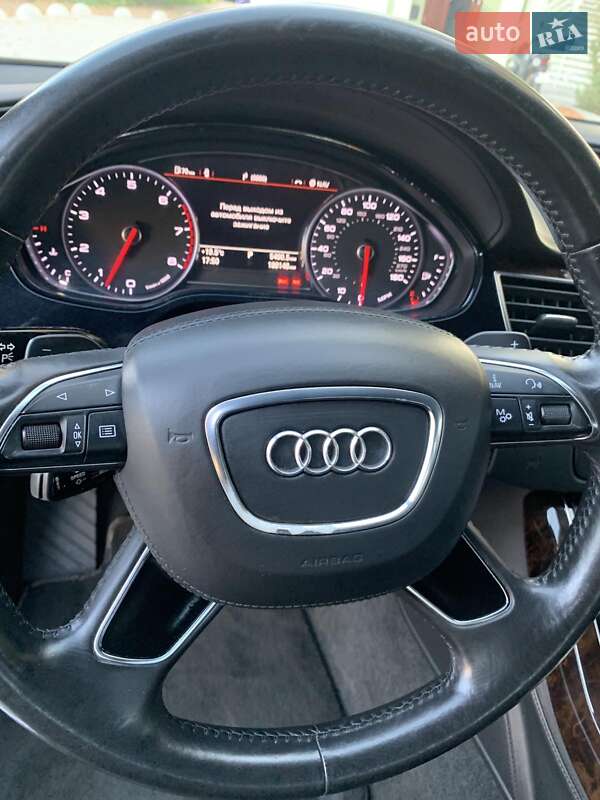 Седан Audi A8 2014 в Львове