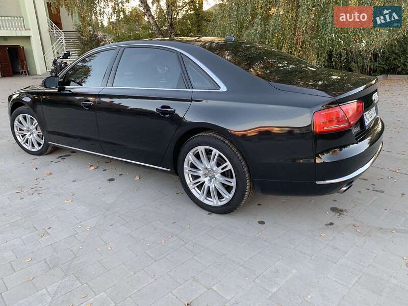 Седан Audi A8 2014 в Львове