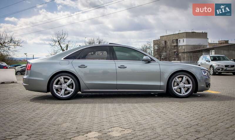 Седан Audi A8 2011 в Черновцах