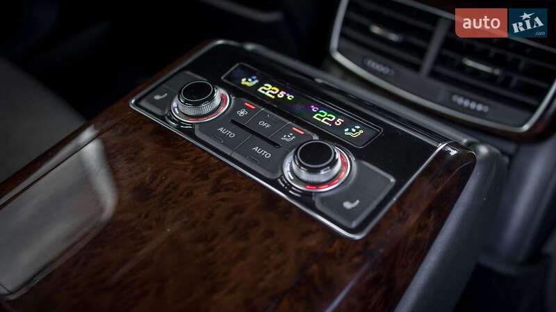 Седан Audi A8 2011 в Черновцах