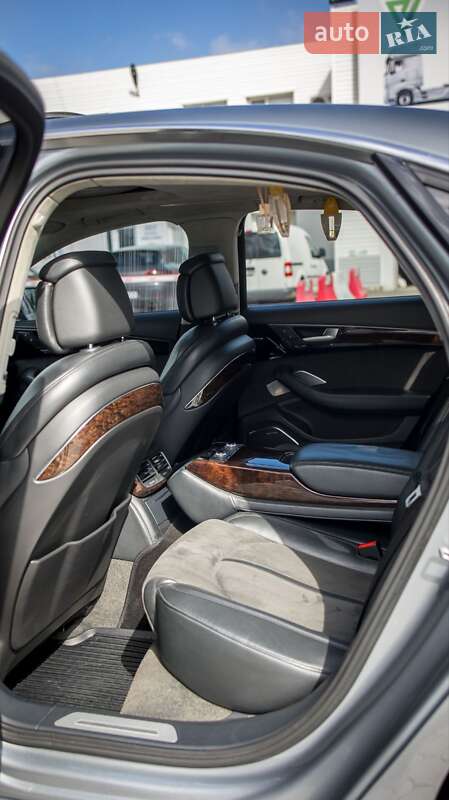 Седан Audi A8 2011 в Черновцах