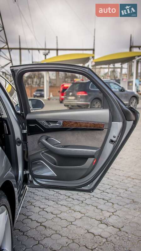 Седан Audi A8 2011 в Черновцах