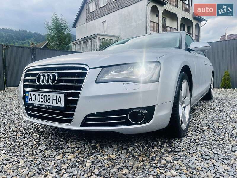 Седан Audi A8 2010 в Рахове