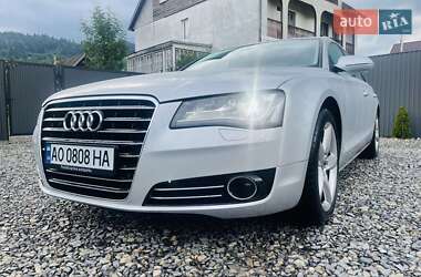 Седан Audi A8 2010 в Рахове