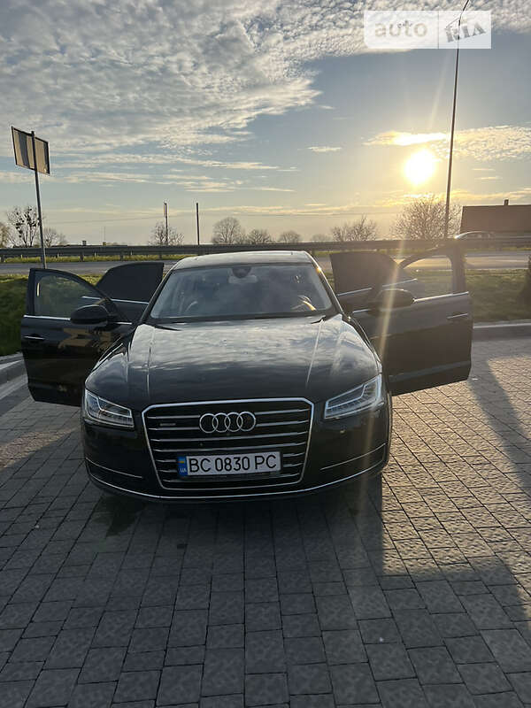 Седан Audi A8 2015 в Львове