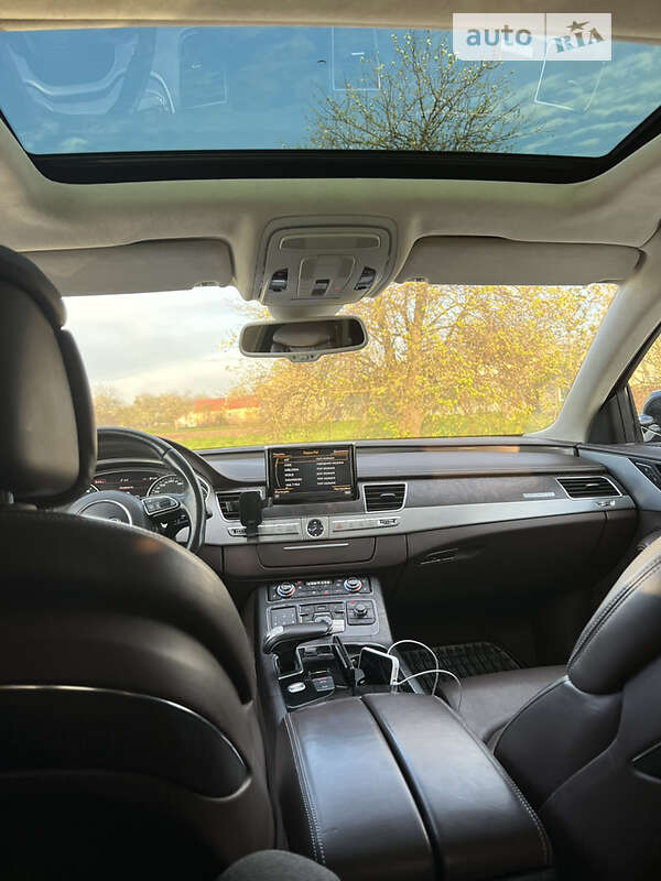 Седан Audi A8 2015 в Львове