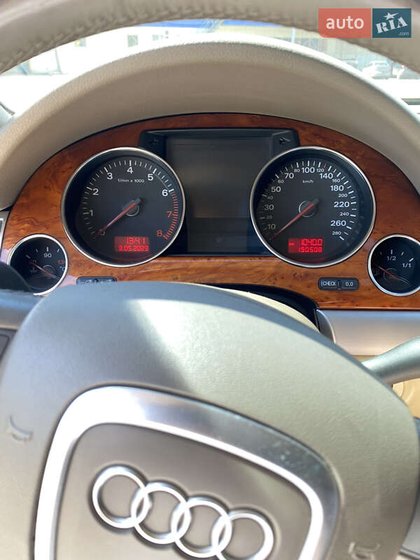 Седан Audi A8 2004 в Кривом Роге
