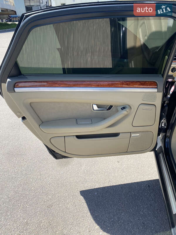 Седан Audi A8 2004 в Кривом Роге
